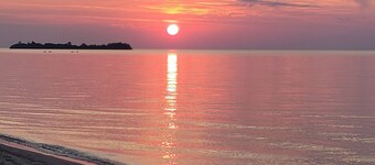 Upper Peninsula Lakefront Living!