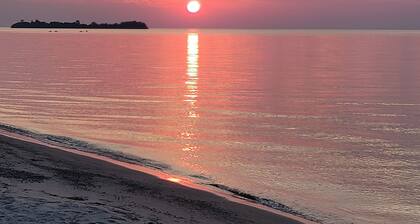 Upper Peninsula Lakefront Living!