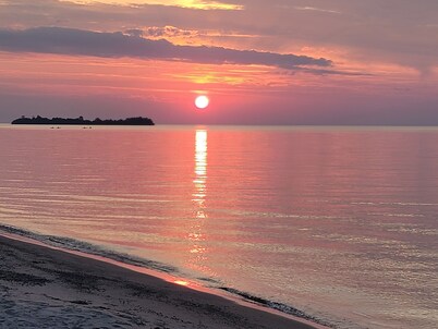 Upper Peninsula Lakefront Living!