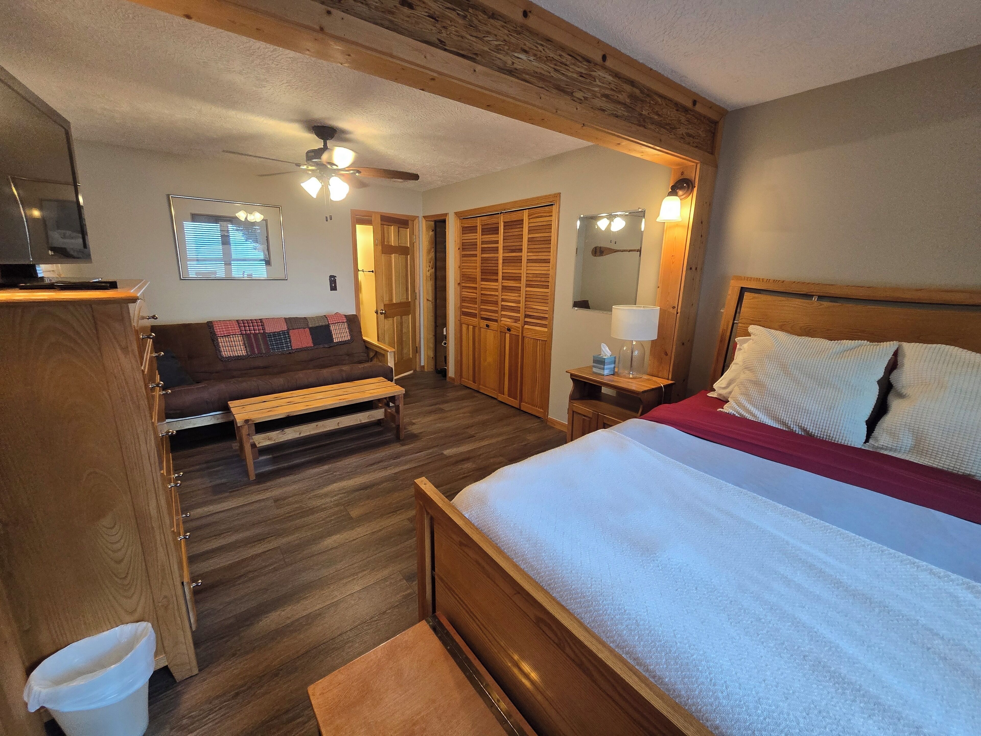 3 bedrooms, iron/ironing board, travel crib, free WiFi