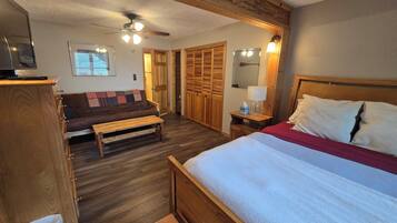 3 bedrooms, iron/ironing board, travel crib, free WiFi