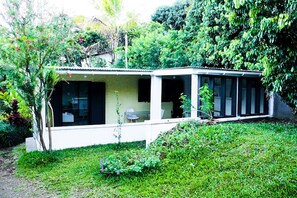 Property grounds - Charming cottage in a green setting (Ravine des Cabris)