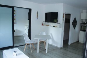 Dining - Charming cottage in a green setting (Ravine des Cabris)