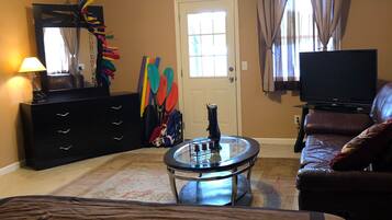 5 Schlafzimmer, Bügeleisen/Bügelbrett, kostenloses WLAN, Bettwäsche
