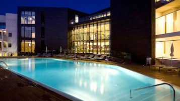 Indendørs pool, udendørs pool