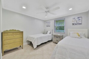 3 habitaciones, tabla de planchar con plancha, wifi y ropa de cama
