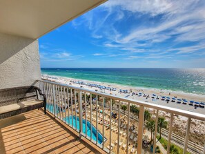 Property grounds - ~Cozy Beachfront condo/Beach Chair/Pools/Fireplace/Tootsies! (Panama City Beach)