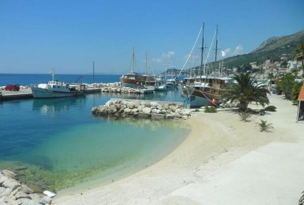 Beach nearby - Apartments Maja (Jesenice)