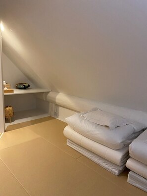 3 chambres, bureau, Wi-Fi gratuit, draps fournis