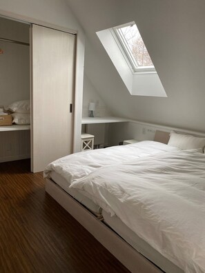 3 bedrooms, desk, free WiFi, bed sheets