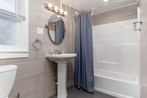 Bathroom - Somerset Harbor 2 Sunset view Near boardwalk & the beach park 2 cars pet friendly (Ocean City)