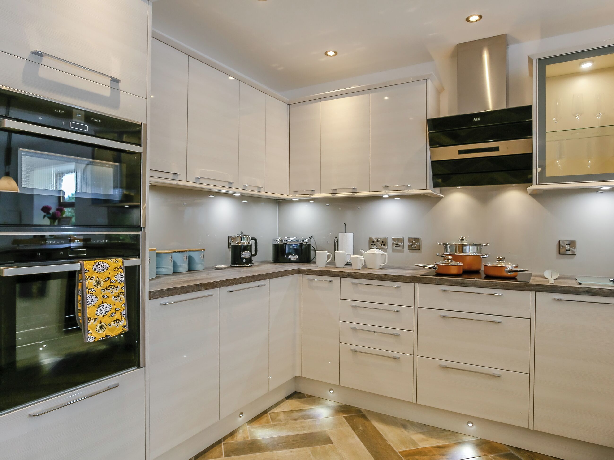 Ugn, diskmaskin och frys