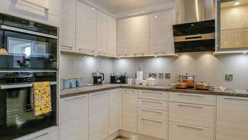 Ugn, diskmaskin och frys