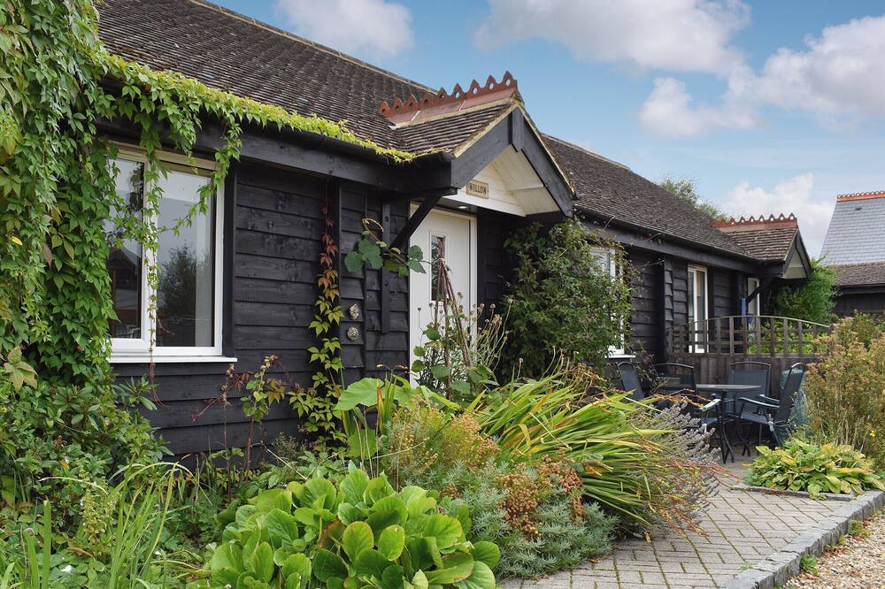 2 bedroom accommodation in Harrietsham, near Maidstone