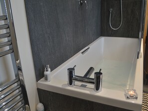 Towels - 2 bedroom accommodation in Bryncrug, near Tywyn (Bryncrug, near Tywyn)