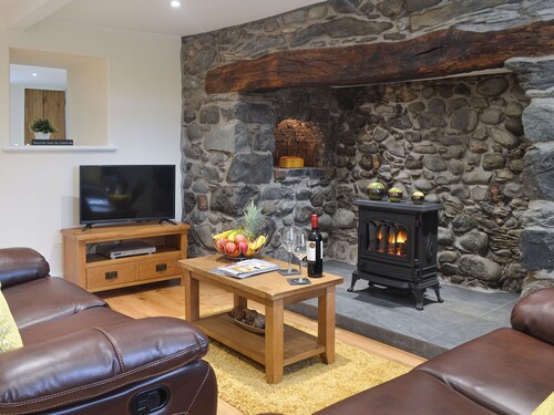 2 bedroom accommodation in Bryncrug, near Tywyn