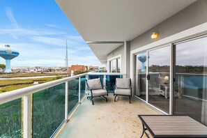 Property grounds - Sunset Pointe 203 with Pool Spacious 3br/2ba  Amazing Bay Views (Ocean City)