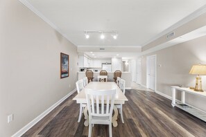 Dining - Sunset Pointe 203 with Pool Spacious 3br/2ba Amazing Bay Views (Ocean City)