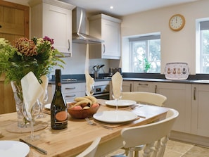 Oven, dishwasher, high chair - 2 bedroom accommodation in Ranby, near Retford (Ranby, near Retford)