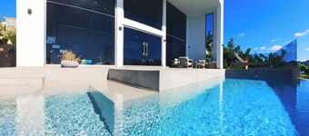 SEA TRUE VILLA ,NEW EDIFICE 2021, LAVISH !