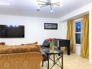 Smart-TV, fotballspill og bøker