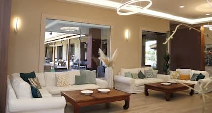 Chateau Vinasoro Hotel