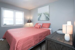 5 bedrooms, desk, free WiFi, bed sheets - ❤️ Unbeatable group travel retreat ❤️ (Omaha)