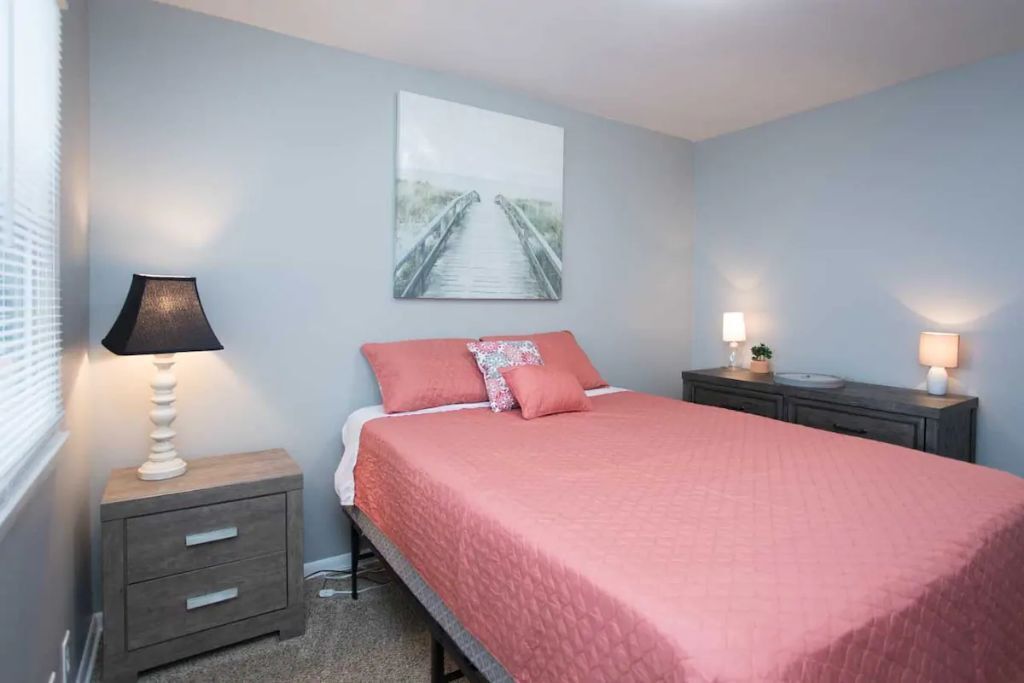 5 bedrooms, desk, free WiFi, bed sheets