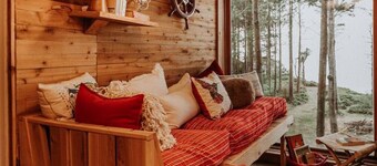 Perch small · Treehouse-Eagles Perch over the water