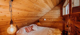 Perch small · Treehouse-Eagles Perch over the water