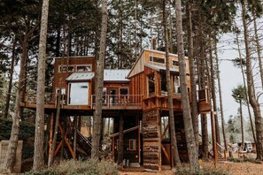 Exterior - Perch small · Treehouse-Eagles Perch over the water (Port Angeles)