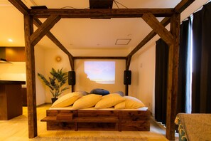 1 soverom, skrivebord, wi-fi (inkludert) og sengetøy