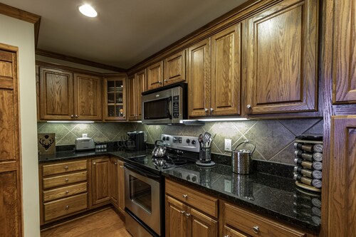 'Elevation Station' at 5100 ft w/ Panormic Views