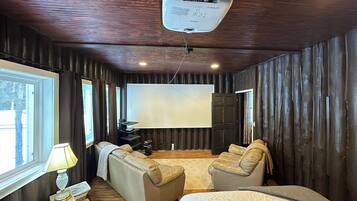 13 makuuhuonetta, silitysrauta/-lauta, ilmainen Wi-Fi, vuodevaatteet