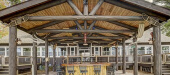 Amazing, sleeps 26, covered lakeside, bar, beach, Big St Germain Lake