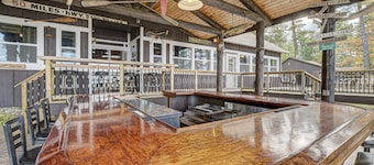 Amazing, sleeps 26, covered lakeside, bar, beach, Big St Germain Lake