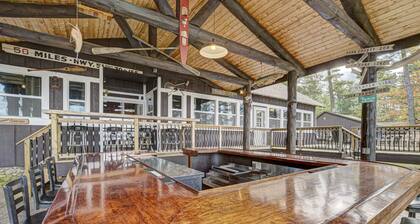 Amazing, sleeps 26, covered lakeside, bar, beach, Big St Germain Lake