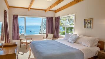 4 bedrooms, iron/ironing board, bed sheets