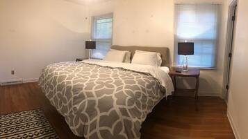 3 bedrooms, desk, iron/ironing board, WiFi