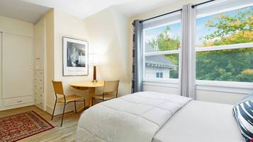 4 bedrooms, iron/ironing board, WiFi