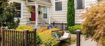 Minutes to Everything Seattle. NEW! Lower Mid-Week Rates