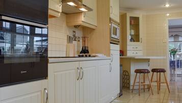 Lave-vaisselle, chaise haute, congélateur