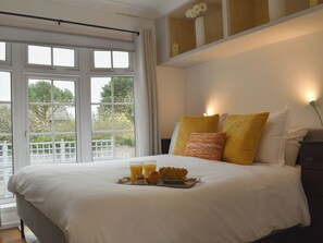 3 bedrooms, free WiFi, bed sheets