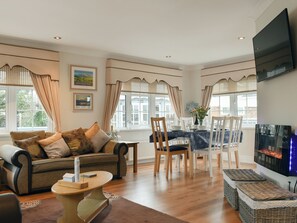 TV - 3 bedroom accommodation in Amlwch (Amlwch)