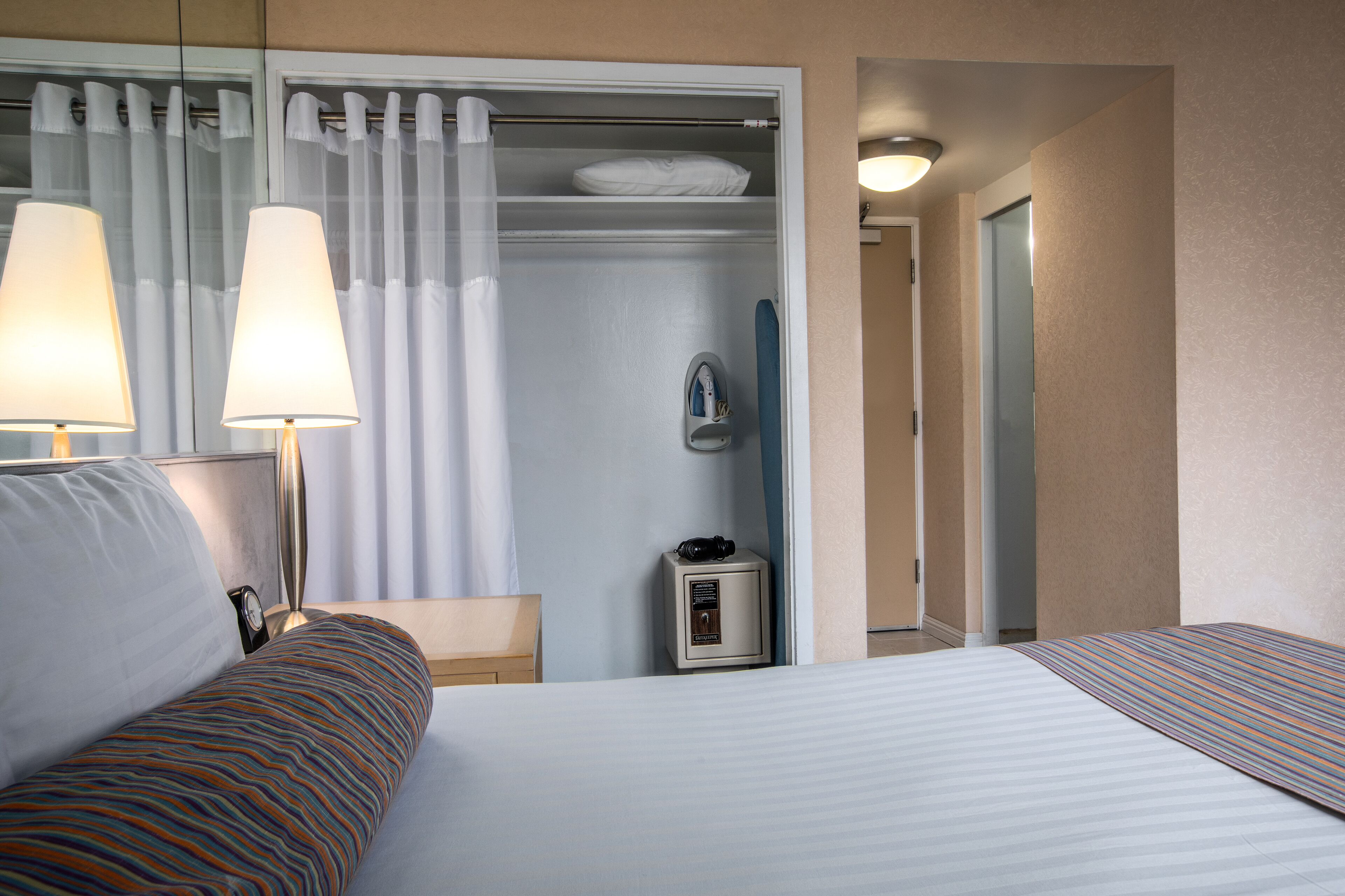 Iron/ironing board, WiFi