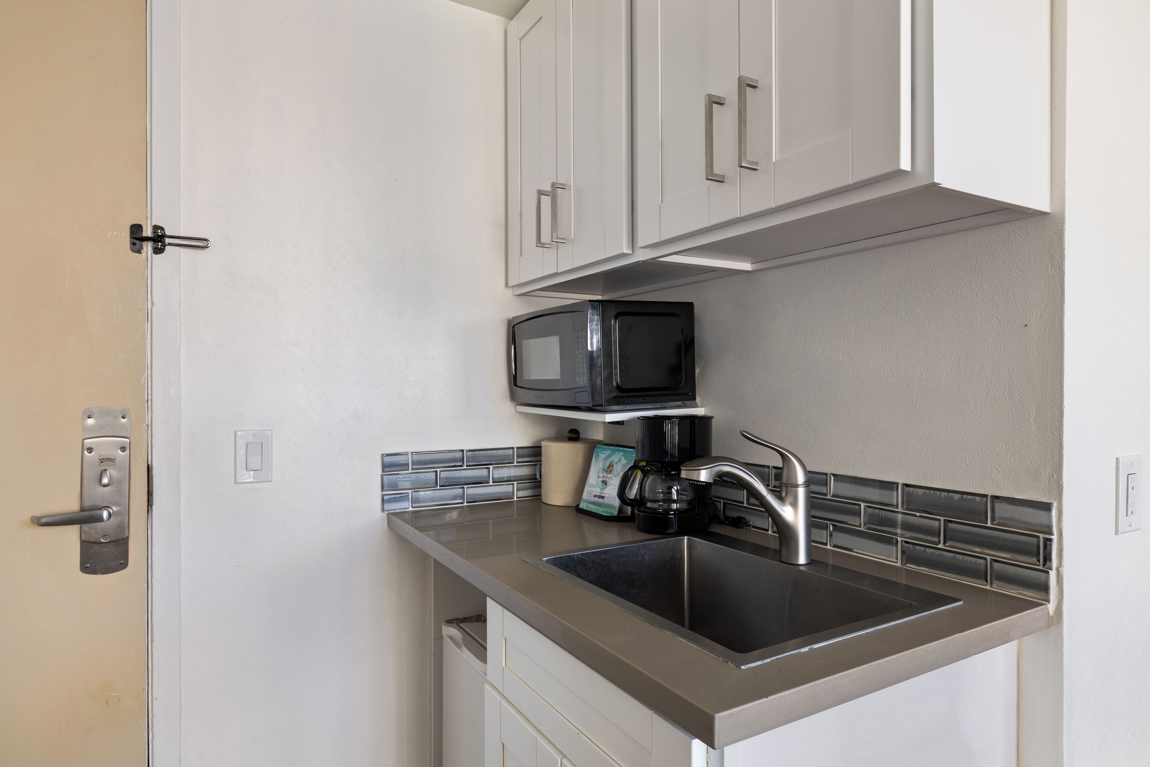 Microwave, coffee/tea maker, cookware/dishes/utensils, ice maker