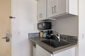 Microwave, coffee/tea maker, cookware/dishes/utensils, ice maker