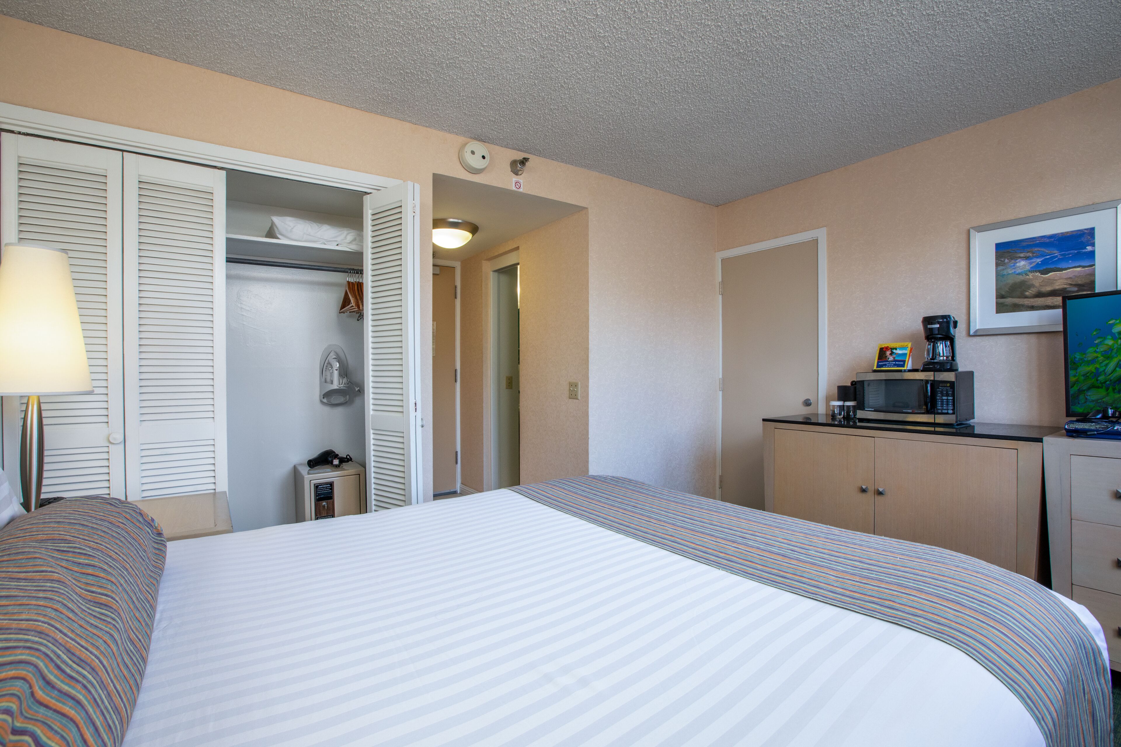 Iron/ironing board, WiFi