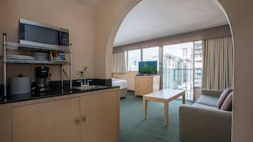 Télévision à écran plat, console de jeux vidéo, lecteur de DVD