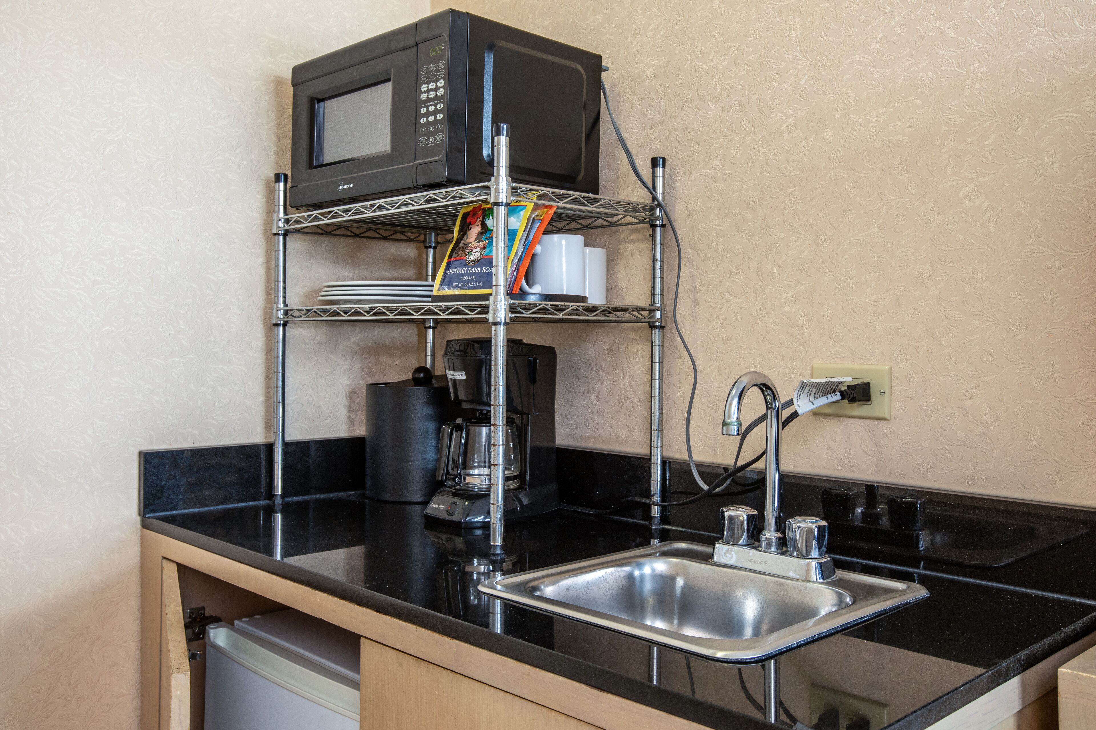 Microwave, coffee/tea maker, cookware/dishes/utensils, ice maker